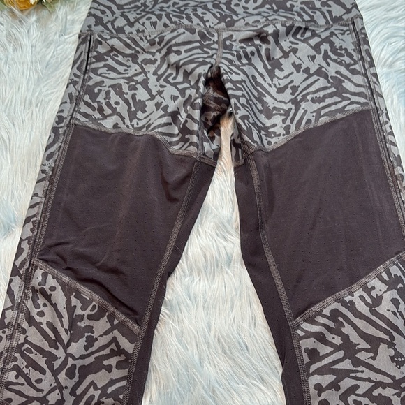 Lululemon Hot To Street Biggie Brushed Animal Coal Black Leggings sz 8 - Picture 4 of 11